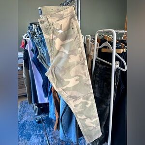GAP - Light Camouflage True Skinny | Raw Hem